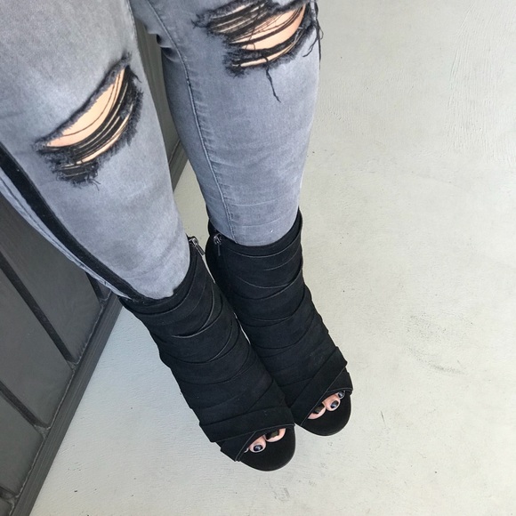 NIB Layered Multiple Strap Peep Toe Ankle Bootie - Picture 8 of 8